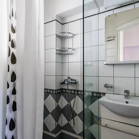 Sentefi Maisonette 公寓 *